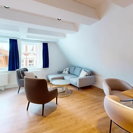 12 No8a Boardinghouse