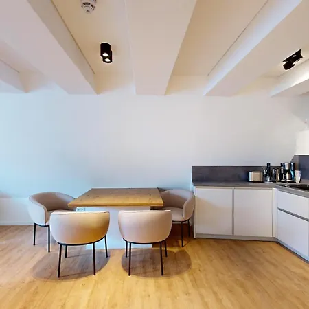 12 No8a Boardinghouse